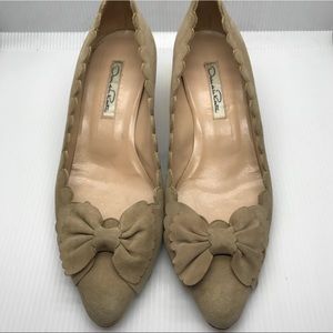 Oscar de la Renta Nude Suede Kitten Heels with Bow